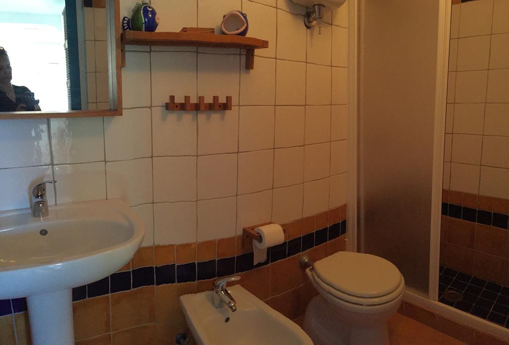 Apartamento Raffaele Ponza Habitación foto
