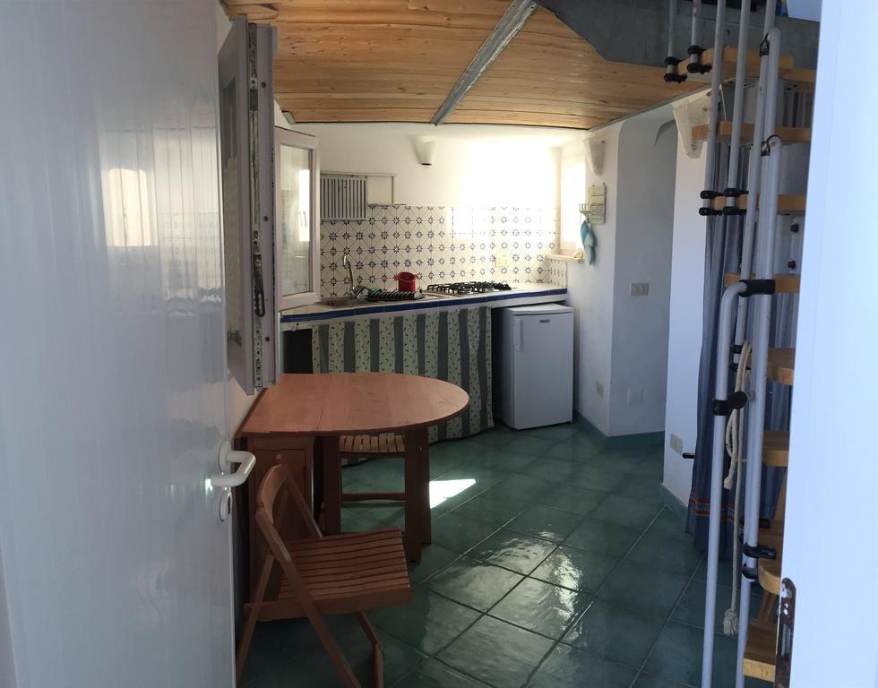 Apartamento Raffaele Ponza Habitación foto